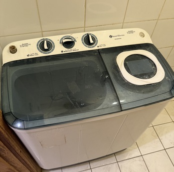 Semi-Automatic Washing Machine in Excellent Condition | For Sale