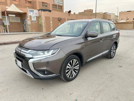 SAR 49,000 | Mitsubishi Outlander | 2020 Model | 4×4 | Automatic | Mid Option.