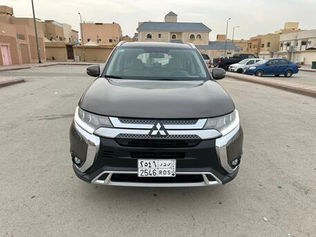 SAR 49,000 | Mitsubishi Outlander | 2020 Model | 4×4 | Automatic | Mid Option.