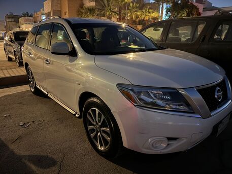 SAR 26,000 | Nissan Pathfinder 2013 | Automatic | 236,000 KM | Registered 2014