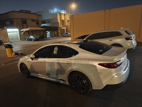 Urgent: Camry Le Hev With 10,000 Sar Cash