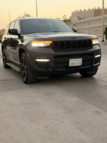 SAR 136,000 | Jeep Grand Cherokee L 2023 | Automatic | 77,000 KM | 7 Seats | Zero Paint