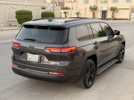 SAR 136,000 | Jeep Grand Cherokee L 2023 | Automatic | 77,000 KM | 7 Seats | Zero Paint