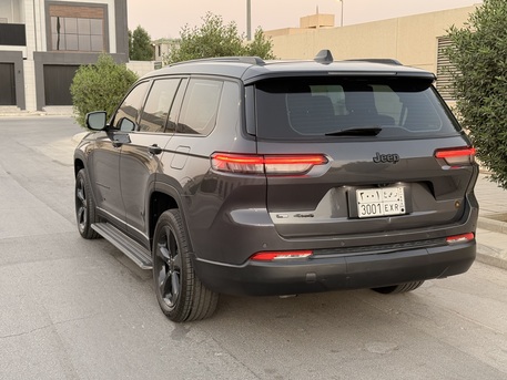 SAR 136,000 | Jeep Grand Cherokee L 2023 | Automatic | 77,000 KM | 7 Seats | Zero Paint