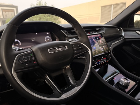 SAR 136,000 | Jeep Grand Cherokee L 2023 | Automatic | 77,000 KM | 7 Seats | Zero Paint