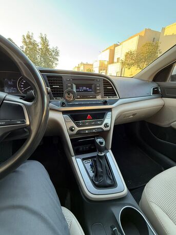 SAR 35,000 | Hyundai Elantra 2017 | Automatic | 280,000 KM