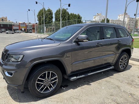 SAR 68,000 | Jeep Grand Cherokee Laredo 2019 | Automatic | 73,000 KM | Clean | Low Mileage