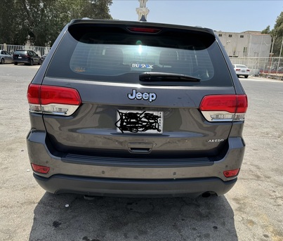 SAR 68,000 | Jeep Grand Cherokee Laredo 2019 | Automatic | 73,000 KM | Clean | Low Mileage