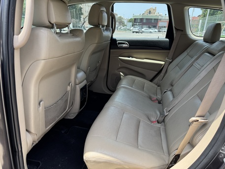 SAR 68,000 | Jeep Grand Cherokee Laredo 2019 | Automatic | 73,000 KM | Clean | Low Mileage
