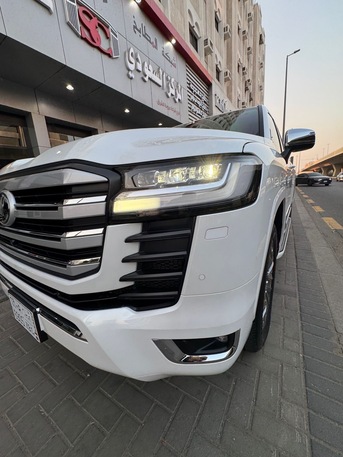 SAR 385,000 | Toyota Land Cruiser VXR Top Line 2025 | Automatic | 15,000 KM