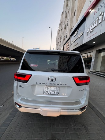 SAR 385,000 | Toyota Land Cruiser VXR Top Line 2025 | Automatic | 15,000 KM
