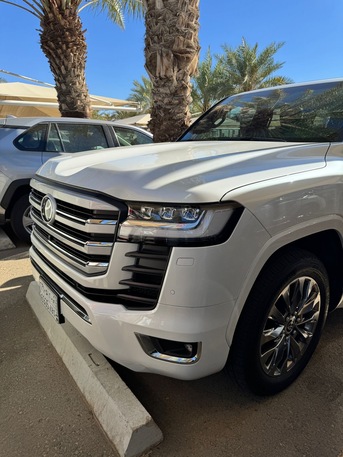 SAR 385,000 | Toyota Land Cruiser VXR Top Line 2025 | Automatic | 15,000 KM