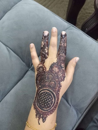 Mehendi Artist Available for All Occasions
