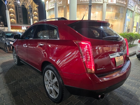 SAR 25,000 | Cadillac SRX 2010 | Automatic | 155,000 KM | Original Body | Negotiable