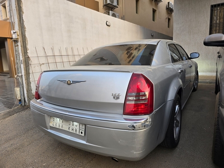 SAR 17,000 | Chrysler 300 HEMI 2007 | Automatic | 400,000 KM | Negotiable