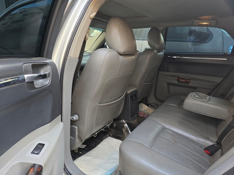 SAR 17,000 | Chrysler 300 HEMI 2007 | Automatic | 400,000 KM | Negotiable
