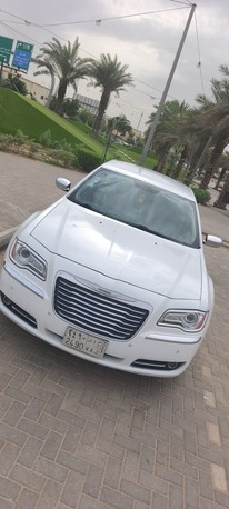 SAR 37,000 | Chrysler 300 2013 | Automatic | 176,000 KM