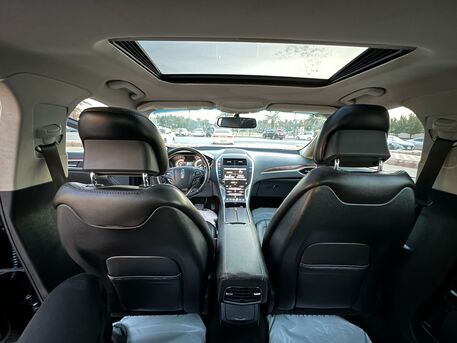 SAR 29,000 | Lincoln MKZ 3.7 AWD Full Option 2014 | Automatic | 250,000 KM | Panoramic Sunroof