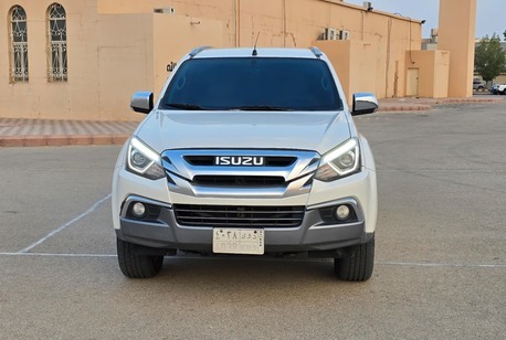 SAR 67,000 | Isuzu MU-X 3.0 TD Mid Option 2022 | Automatic | 157,000 KM | Diesel