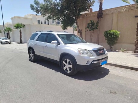 SAR 17,500 | GMC Acadia SLT V6 3.6L AWD Full Option 2012 | Automatic | 164,707 KM | Sunroof | DVD | Cold AC