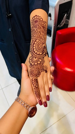 Professional Henna Designer | Bridal & Party Mehendi Designs