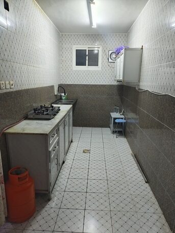 SAR 1,400/Month | 1 Bedroom Flat with Hall, Kitchen & Washroom | 3rd Floor (No Lift)