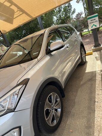 SAR 41,000 | Hyundai Grand Santa Fe 2015 | Automatic | 152,000 KM | Excellent Condition | Final Exit Sale