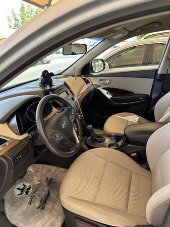 SAR 41,000 | Hyundai Grand Santa Fe 2015 | Automatic | 152,000 KM | Excellent Condition | Final Exit Sale