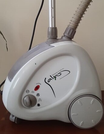 SAR 40 | Garment Steamer, 32-Inch Television & Electric Oven for Sale