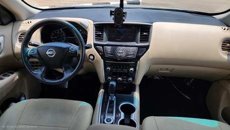 SAR 45,000 | Nissan Pathfinder 2018 | Automatic | 220,000 KM