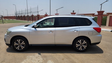 SAR 45,000 | Nissan Pathfinder 2018 | Automatic | 220,000 KM
