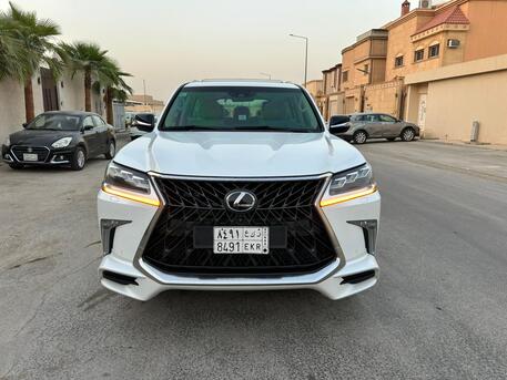 SAR 375,000 | Lexus LX 570 S 2020 | Automatic | 50,000 KM | Fully Loaded | Sunroof | 4×4 | First Owner | Accident Free