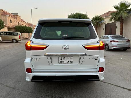 SAR 375,000 | Lexus LX 570 S 2020 | Automatic | 50,000 KM | Fully Loaded | Sunroof | 4×4 | First Owner | Accident Free