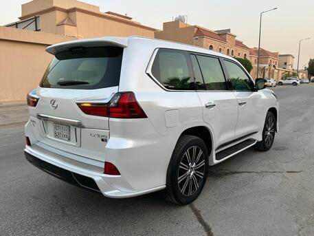 SAR 375,000 | Lexus LX 570 S 2020 | Automatic | 50,000 KM | Fully Loaded | Sunroof | 4×4 | First Owner | Accident Free