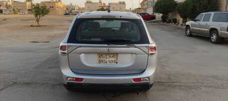 SAR 25,000 | Mitsubishi Outlander 2014 | Automatic | 215,000 KM | 4×4