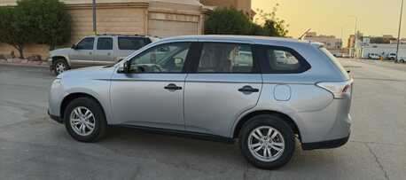 SAR 25,000 | Mitsubishi Outlander 2014 | Automatic | 215,000 KM | 4×4