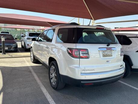 SAR 28,000 | GMC Acadia 2015 | Automatic | 202,000 KM | Good Condition | Never Repainted