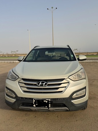 SAR 35,000 | Hyundai Santa Fe 2015 | Automatic | 400,000 KM