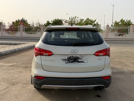 SAR 35,000 | Hyundai Santa Fe 2015 | Automatic | 400,000 KM