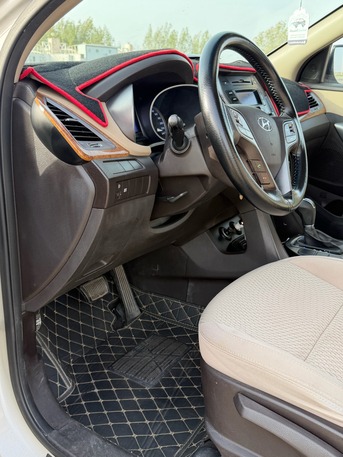 SAR 35,000 | Hyundai Santa Fe 2015 | Automatic | 400,000 KM