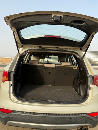 SAR 35,000 | Hyundai Santa Fe 2015 | Automatic | 400,000 KM