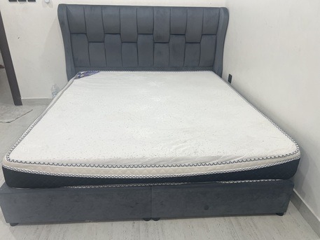 SAR 850 | King Size Bed, 3-Door Wardrobe & Dressing Table with Seat | 8 Months Used | Like New