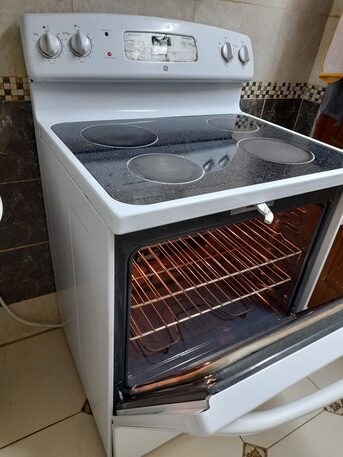 SAR 1,500 | Professional Electric Stove