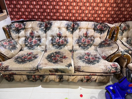 SAR 490 | 5-Seater Sofa Set | Very Good Condition