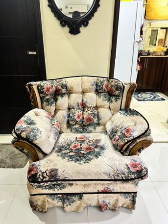 SAR 490 | 5-Seater Sofa Set | Very Good Condition