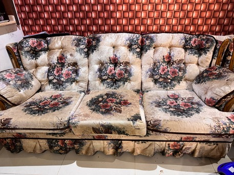 SAR 490 | 5-Seater Sofa Set | Very Good Condition