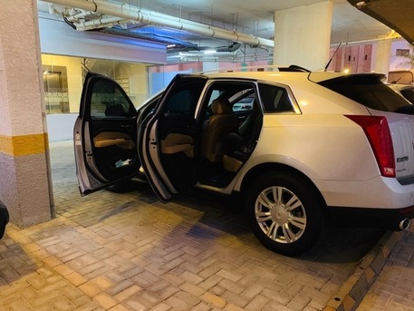 SAR 40,000 | Cadillac SRX 2015 | Automatic | 174,000 KM | One Owner | Well Maintained