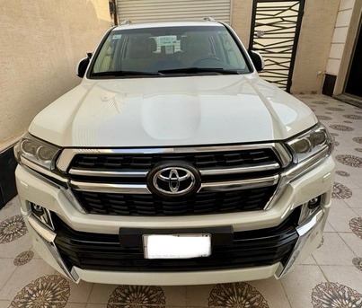 SAR 225 | Toyota Land Cruiser GXR V8 4.6L 2021 | Automatic | 142 KM | 4WD | Accident-Free | 100% Original