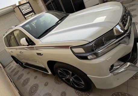SAR 225 | Toyota Land Cruiser GXR V8 4.6L 2021 | Automatic | 142 KM | 4WD | Accident-Free | 100% Original