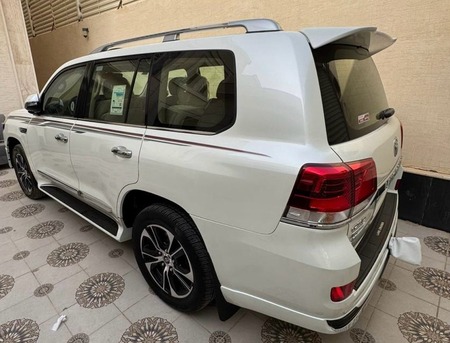 SAR 225 | Toyota Land Cruiser GXR V8 4.6L 2021 | Automatic | 142 KM | 4WD | Accident-Free | 100% Original